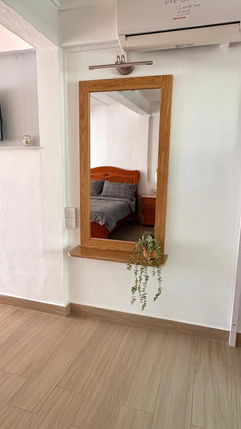 Photo of the whole room, air conditioner