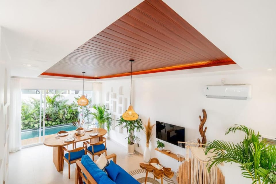 TV and multimedia, Living room, Seating area, Dining area, Pool view, Swimming pool, air conditioner