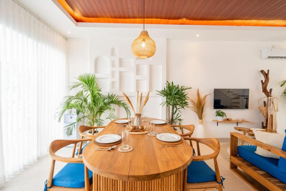 TV and multimedia, Seating area, Dining area