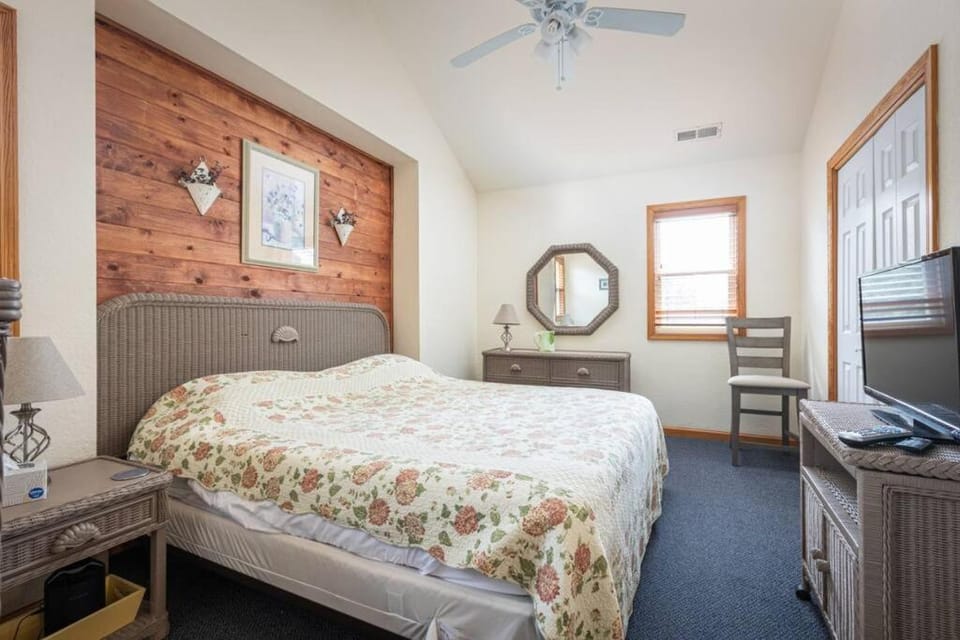 Walk to Beach Pool and Spa Rec Room June Weeks Open House in Corolla