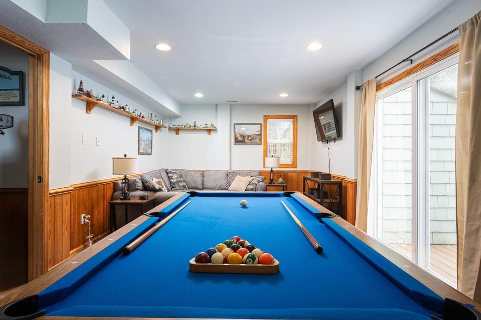 Walk to Beach Pool and Spa Rec Room June Weeks Open House in Corolla