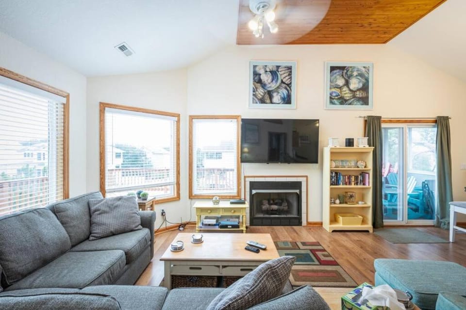 Walk to Beach Pool and Spa Rec Room June Weeks Open House in Corolla