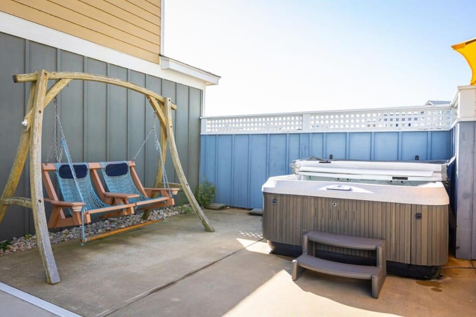 Tranquil Sunrises Pool & Boardwalk Walk to Beach House in Corolla