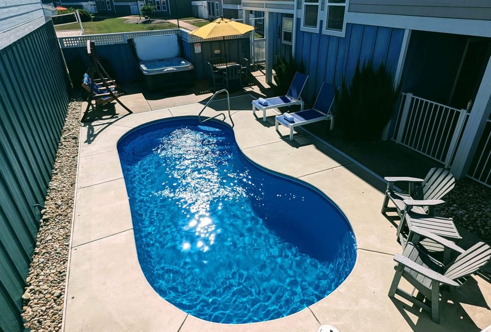 Tranquil Sunrises Pool & Boardwalk Walk to Beach House in Corolla