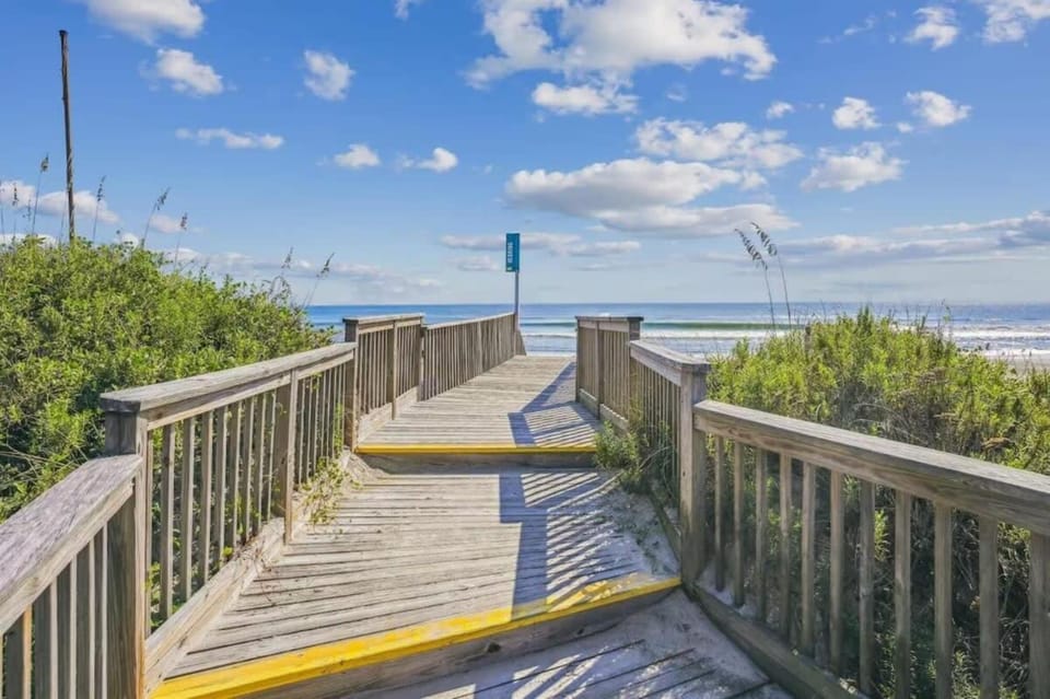 Tranquil Sunrises Pool & Boardwalk Walk to Beach House in Corolla