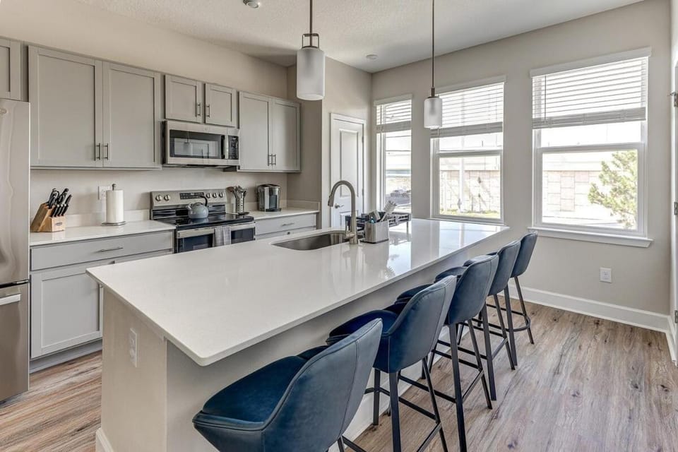 Modern 3 Bedroom 4 Bath Tampa Townhome Near Raymond James Stadium Sleeps 10 House in Tampa