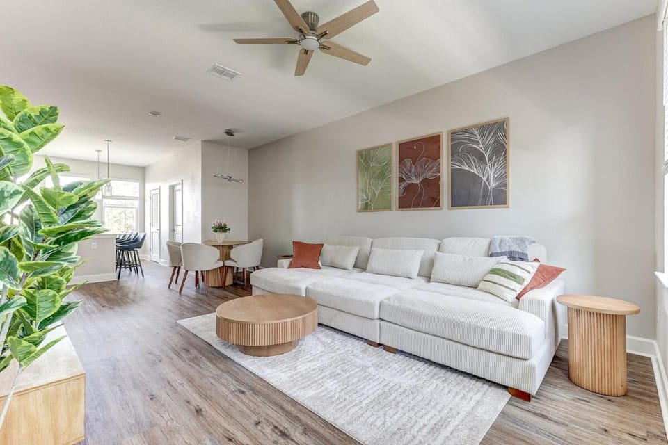 Modern 3 Bedroom 4 Bath Tampa Townhome Near Raymond James Stadium Sleeps 10 House in Tampa