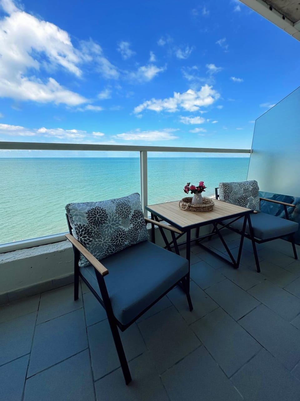 Patio, Natural landscape, View (from property/room), Balcony/Terrace, Living room, Seating area, Dining area, Sea view