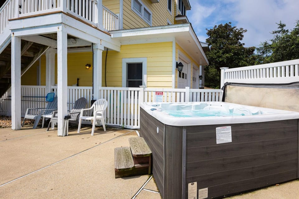 Golf Cart Friendly Pool Game Room & Resort Perks House in Corolla