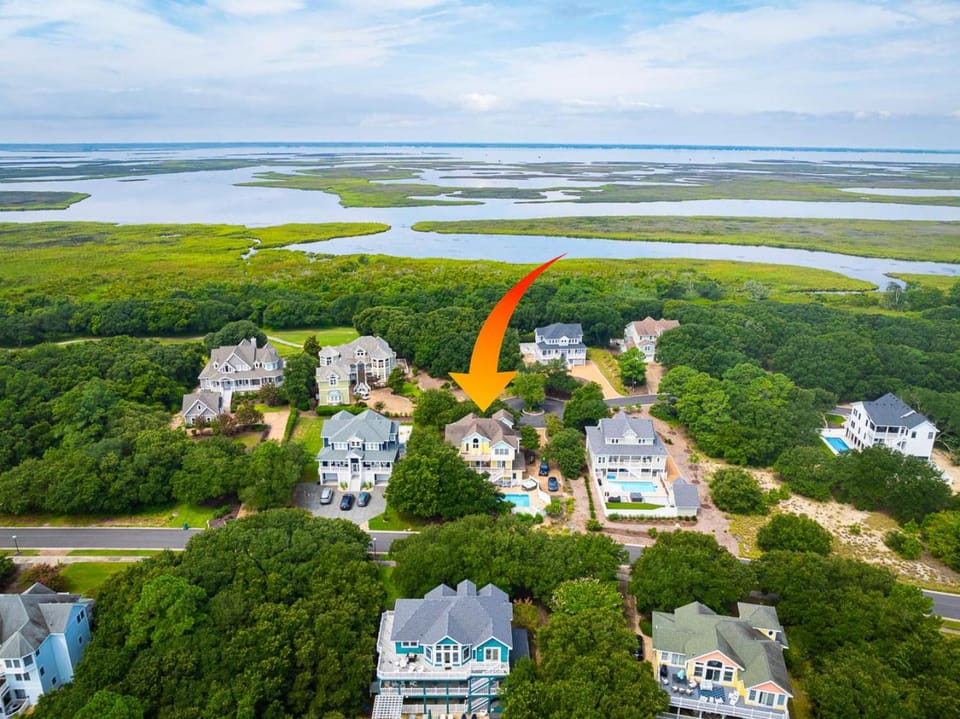 Golf Cart Friendly Pool Game Room & Resort Perks House in Corolla