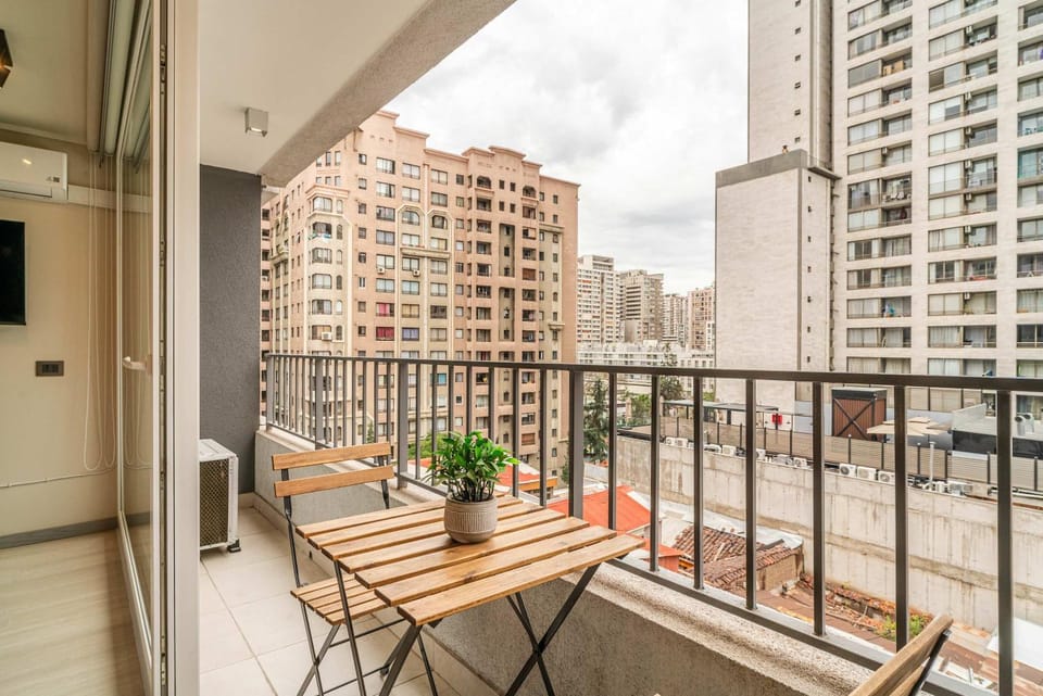 HOM I WifiAireAcond Centrico SmartTv PiscinaCowork Apartment in Santiago
