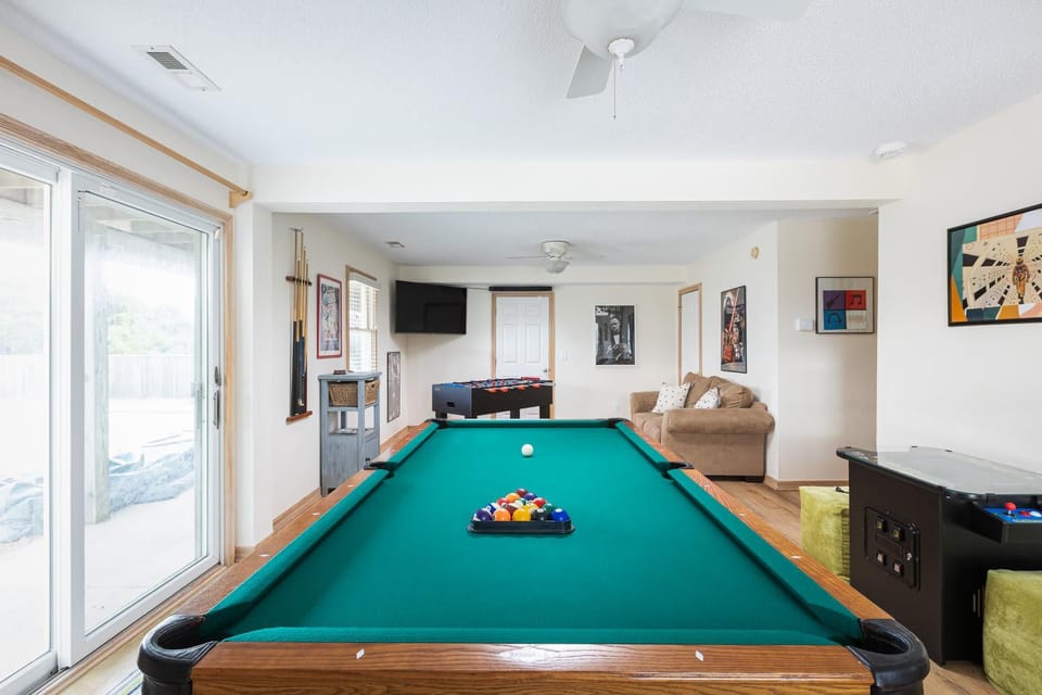 Ocean Views Pool Spa Volleyball Court Game Room House in Southern Shores