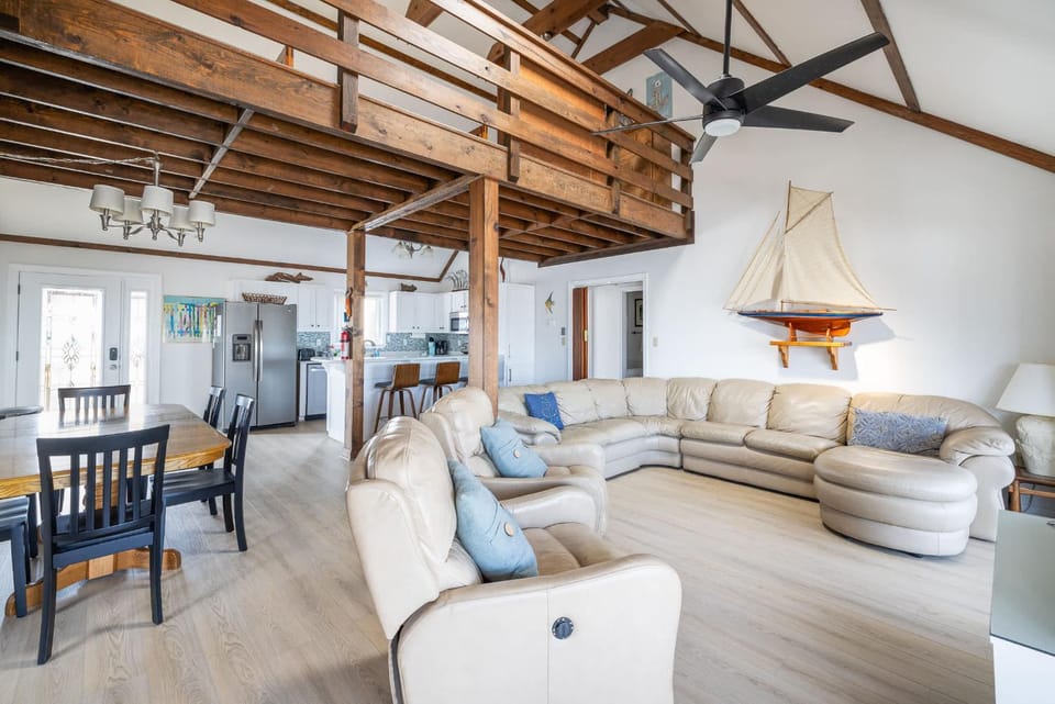 Private and Quiet Family Retreat - Steps to the Beach House in Kitty Hawk