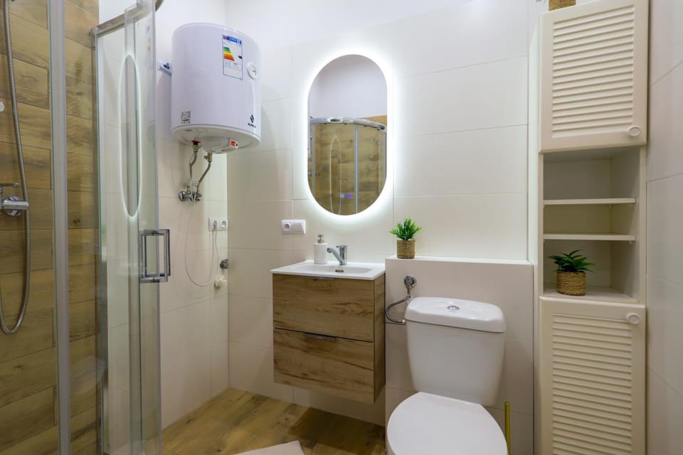 Shower, Toilet, Bathroom, towels