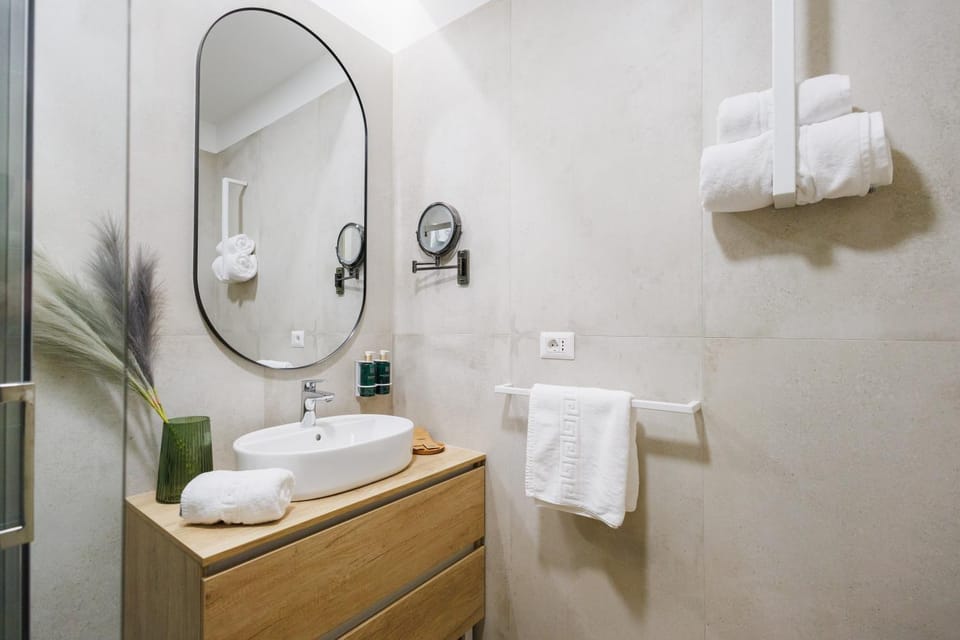 Bathroom, towels