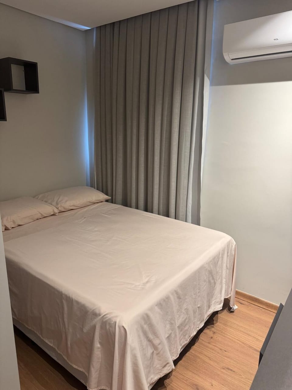 Bedroom, air conditioner