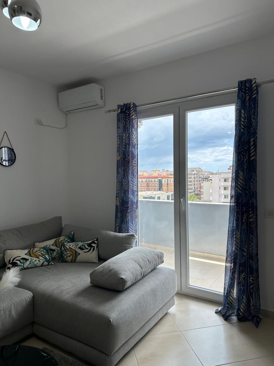 Bed, Living room, air conditioner