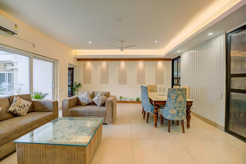 Living room, Seating area, Dining area, air conditioner
