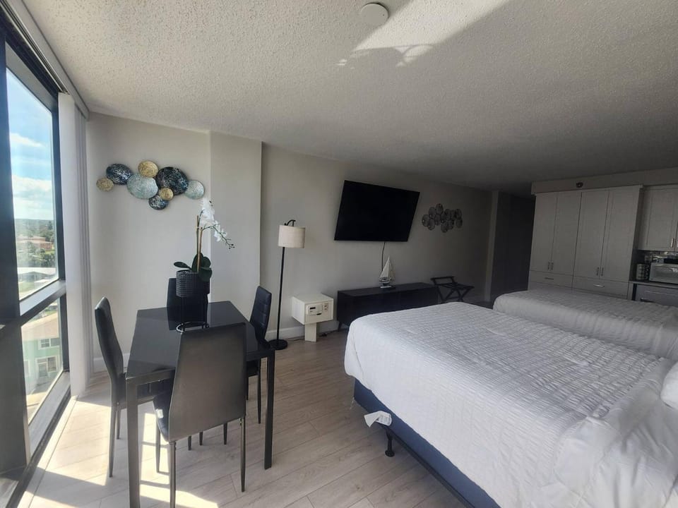 Bed, Bathroom, View (from property/room), Kitchen or kitchenette, Living room, Dining area, Sea view