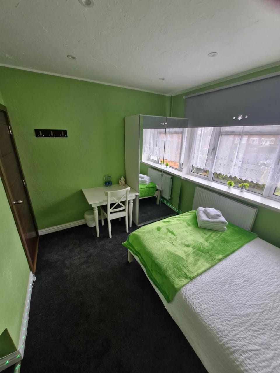 Hathaway guest room Vacation rental in London Borough of Ealing