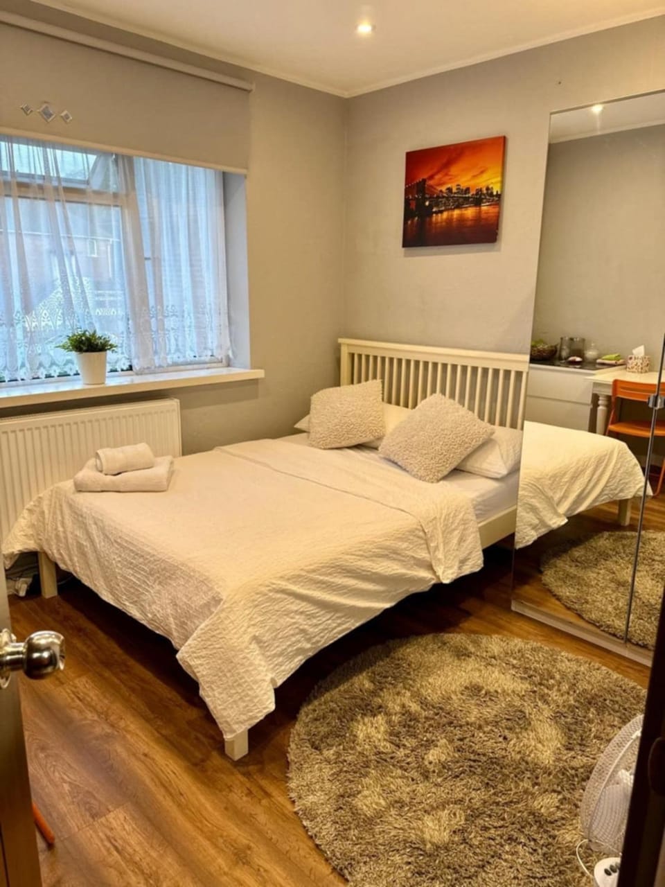 Hathaway guest room Vacation rental in London Borough of Ealing