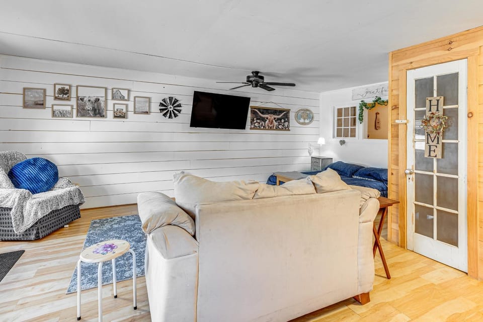 Lake & Mtn Views: Vermont Couple's Retreat! Apartment in Orleans
