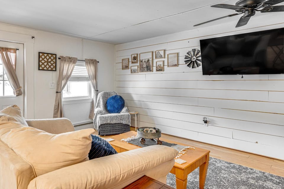 Lake & Mtn Views: Vermont Couple's Retreat! Apartment in Orleans