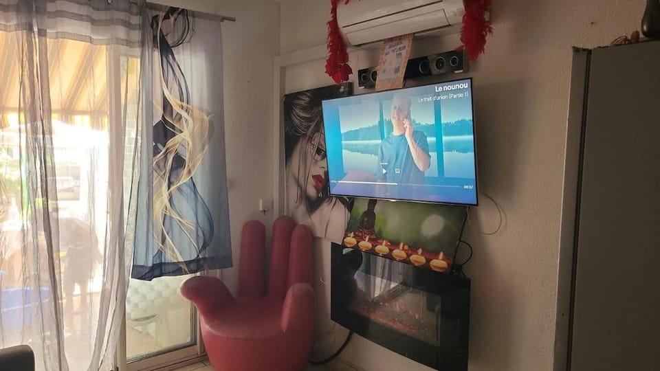 Logement 10 minutes à pied du port et des plages Apartment in French Riviera