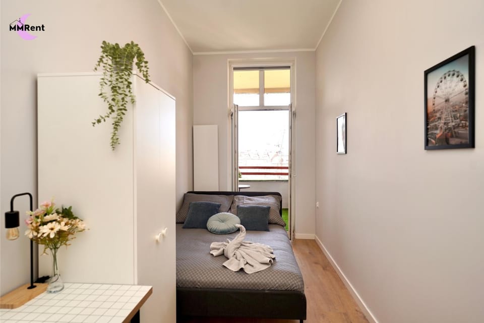 Bed, Photo of the whole room, towels