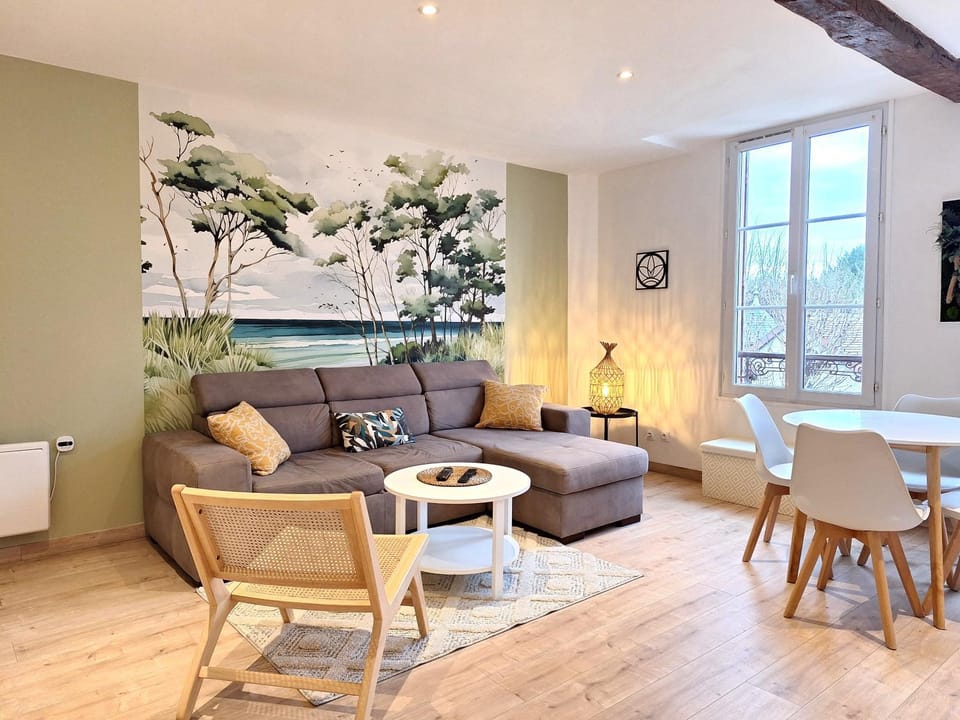 Living room, Seating area, Dining area