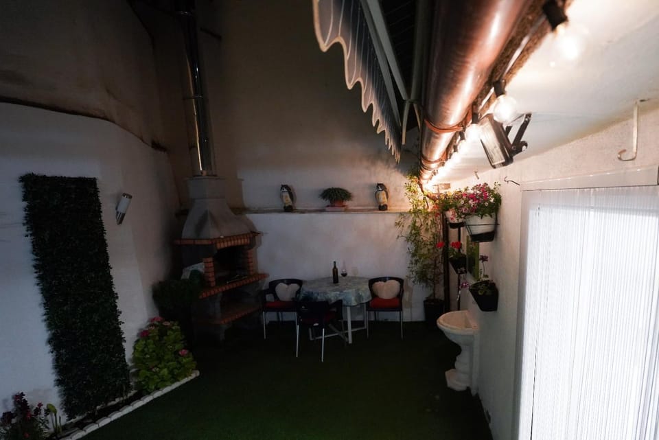 Patio, Dining area