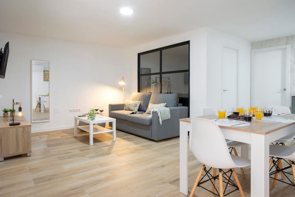 TV and multimedia, Living room, Seating area, Dining area