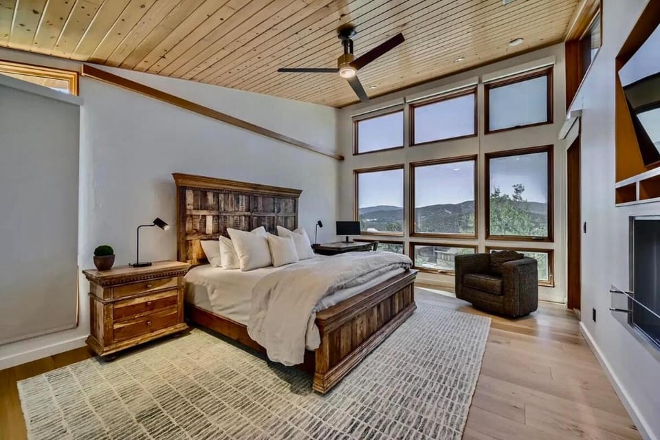 Bed, Bedroom, Mountain view, fireplace