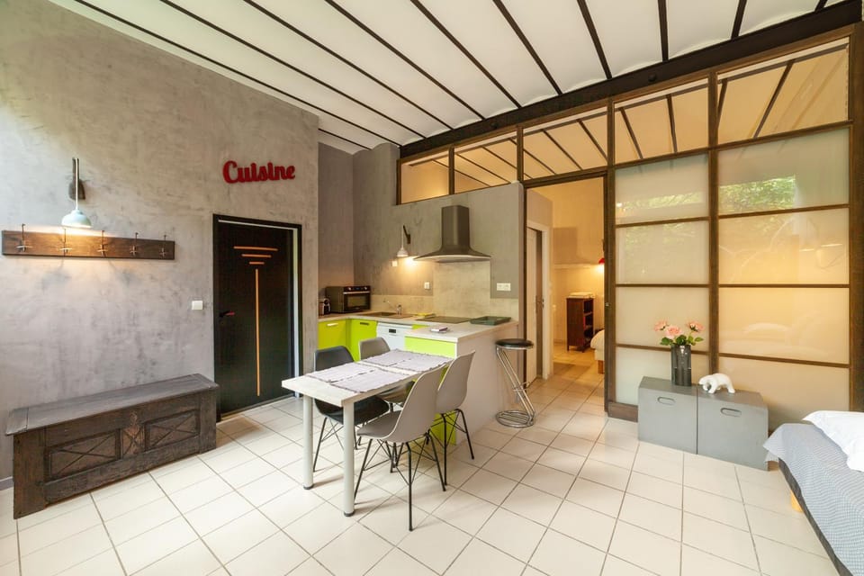 Dining area, kitchen