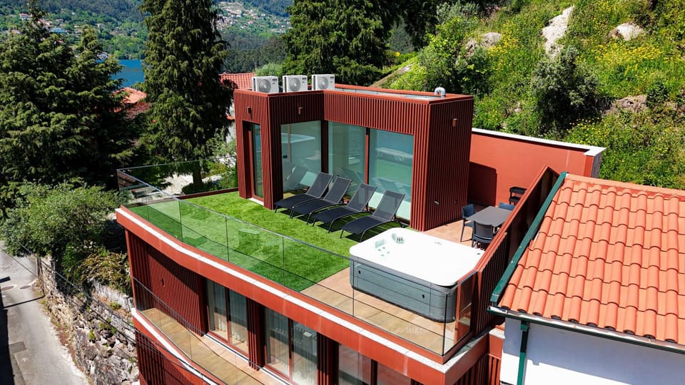 Property building, Hot Tub, Balcony/Terrace, Balcony/Terrace