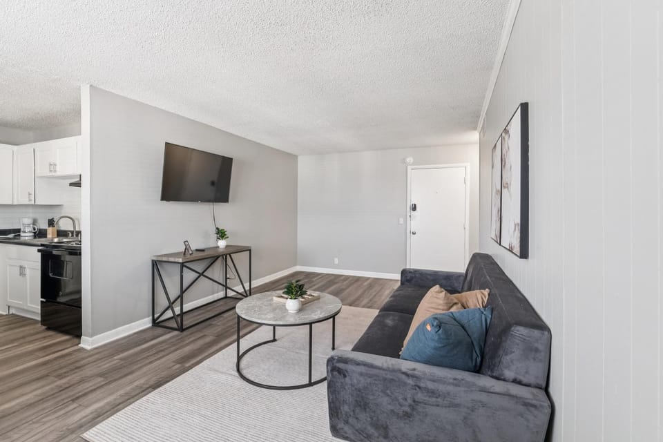 Avery Apartments D9 I Comfy 2 Bed 1 Bath Apartment in Nashville