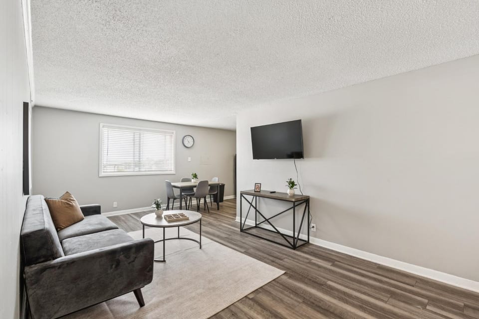 Avery Apartments D9 I Comfy 2 Bed 1 Bath Apartment in Nashville