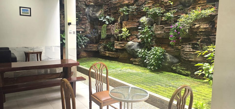 Game Room, Garden view