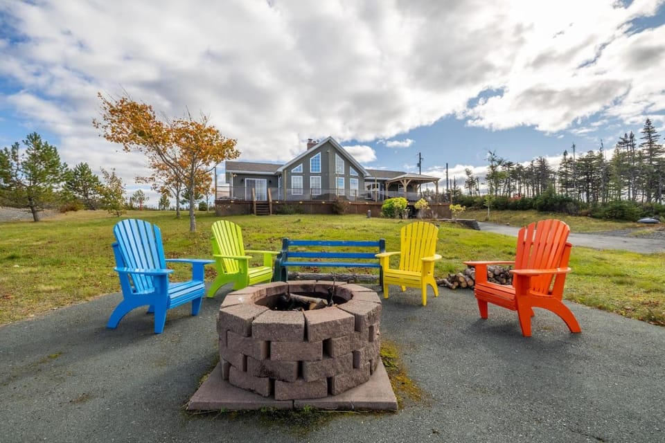 The Bluebird Cottage Lake Front 4Bdrms House in Newfoundland and Labrador