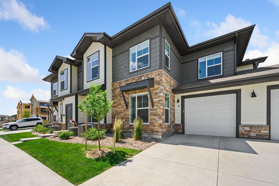 Northfield Hideaway, King Suite, EV, Pet-Friendly House in Fort Collins