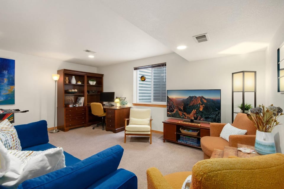 Rigden Retreat Garage, Dog Friendly, Near Trails House in Fort Collins