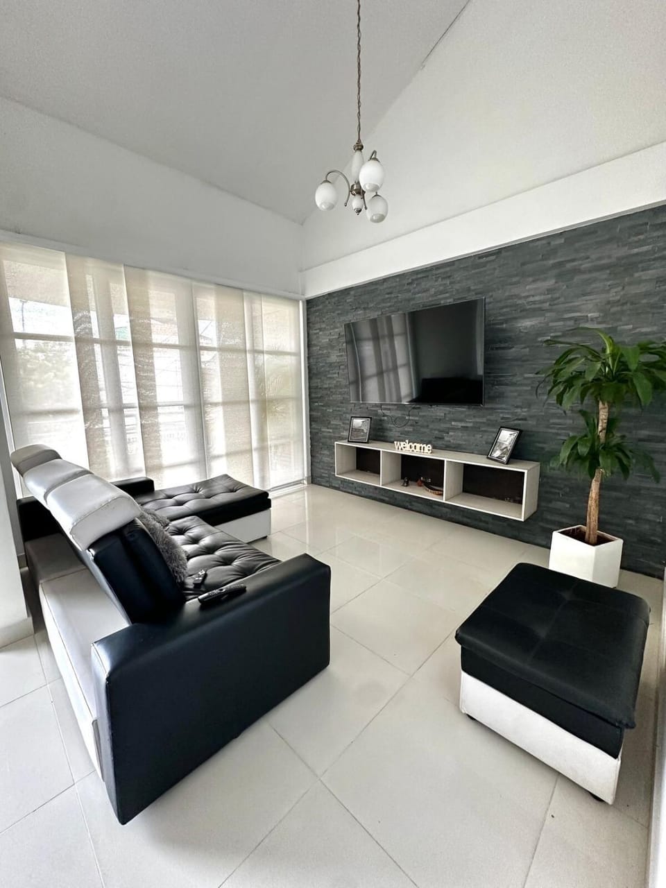 Communal lounge/ TV room, TV and multimedia, Living room