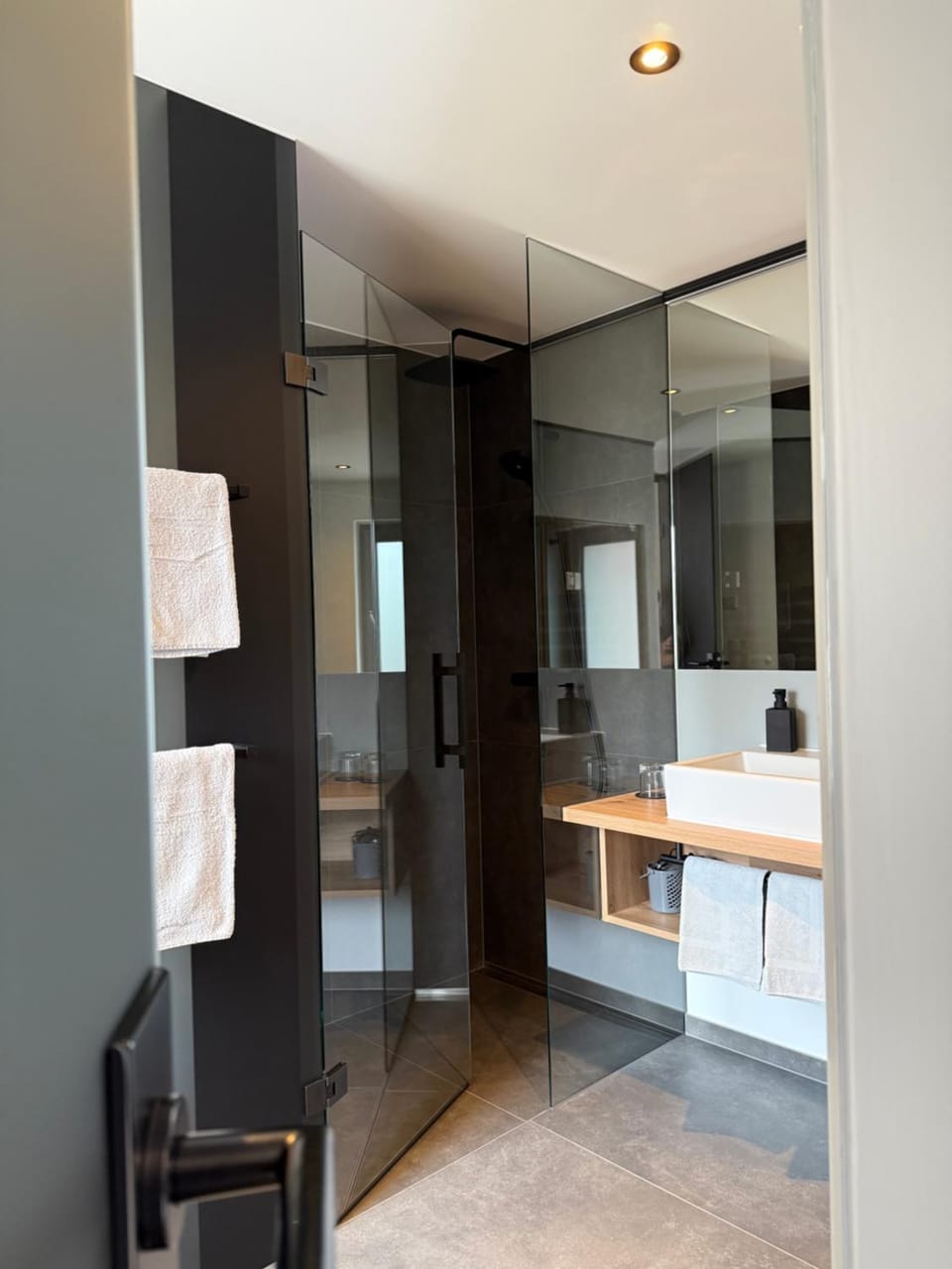 Shower, Bathroom, towels