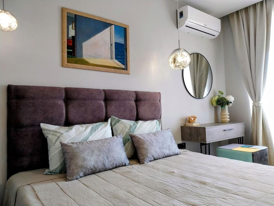 Bed, Photo of the whole room, Bedroom, air conditioner