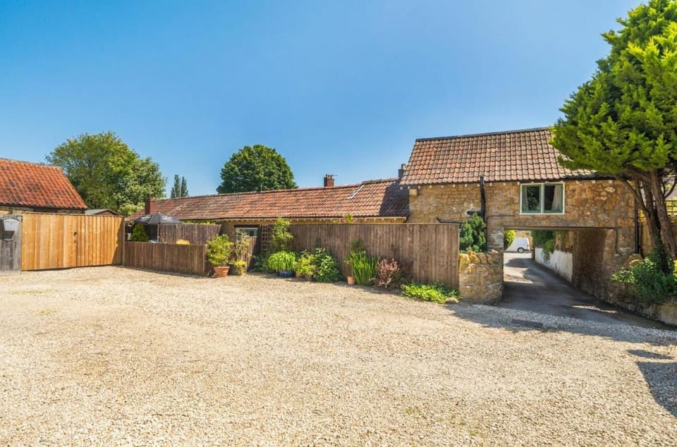 Clarence Cottage Castle Cary House in Mendip District