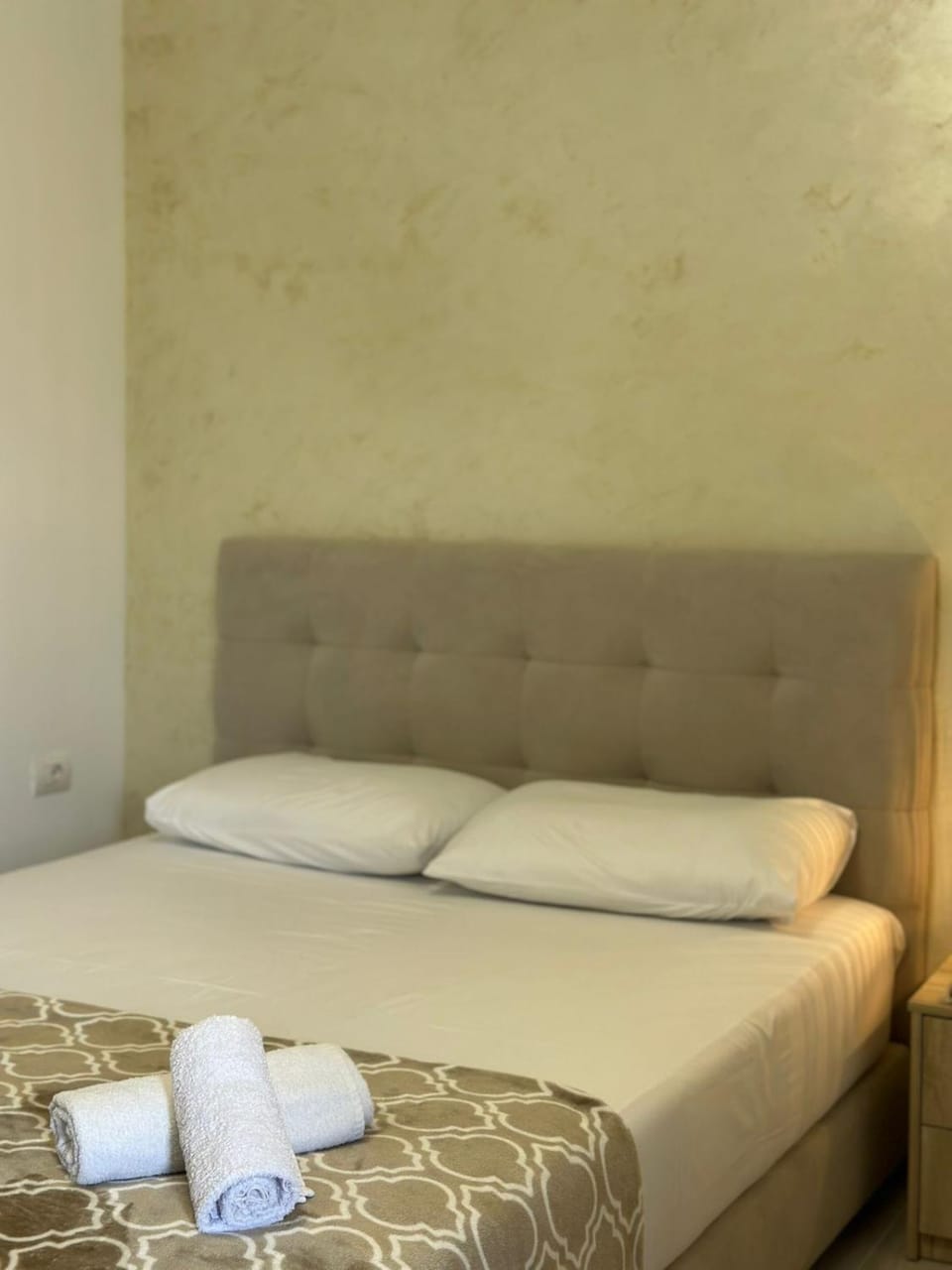 Bed, Photo of the whole room, Bedroom, towels