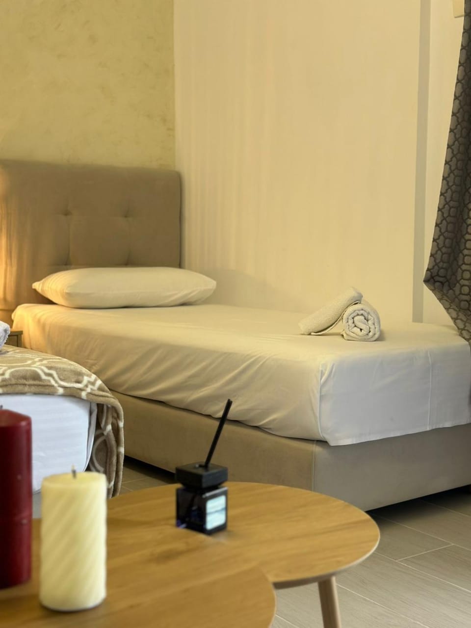 Bed, Photo of the whole room, Bedroom, hair dresser
