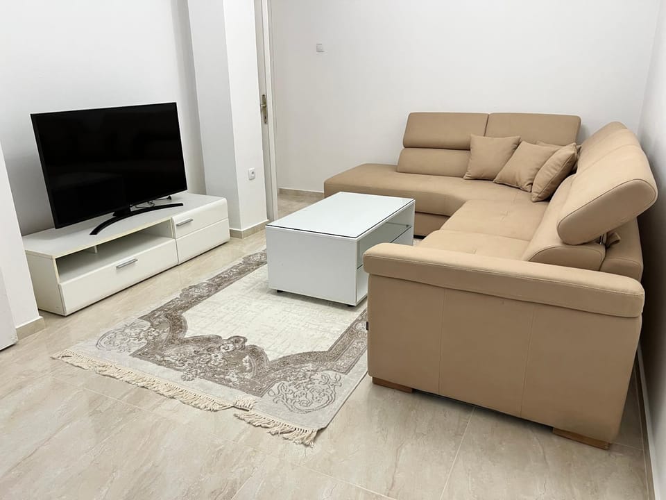 Communal lounge/ TV room, TV and multimedia, Living room, Seating area, Evening entertainment
