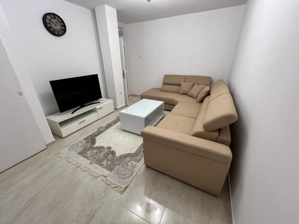 Communal lounge/ TV room, TV and multimedia, Living room, Seating area, Evening entertainment