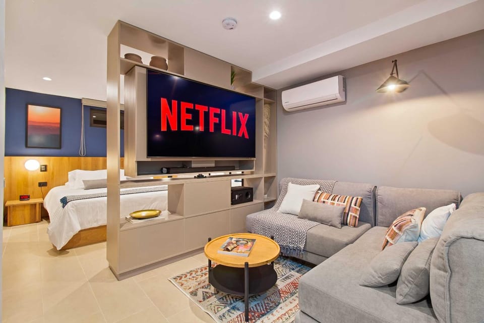 Communal lounge/ TV room